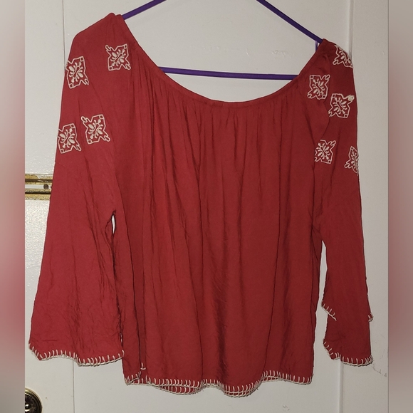Ariat red embroidered bell sleeve top western size M - Picture 6 of 8